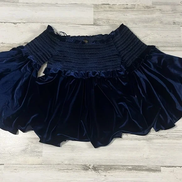 Petersyn Off The Shoulder Blue Velvet Top Size Medium - Picture 2 of 11